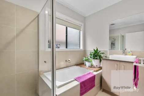 Property photo of 24 Devizes Drive Wollert VIC 3750