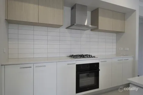 19 KINGSBURY RD, DEANSIDE, VIC 3336