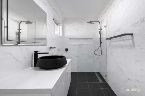 Property photo of 82 Cleopatra Drive Rosemeadow NSW 2560