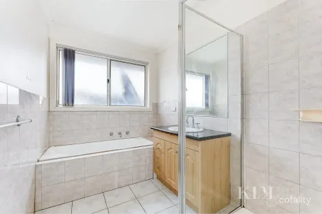 Property photo of 6 Overbank Street Roxburgh Park VIC 3064