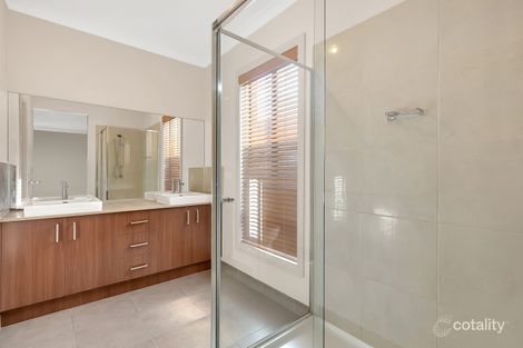 Property photo of 10 Versant Drive Craigieburn VIC 3064