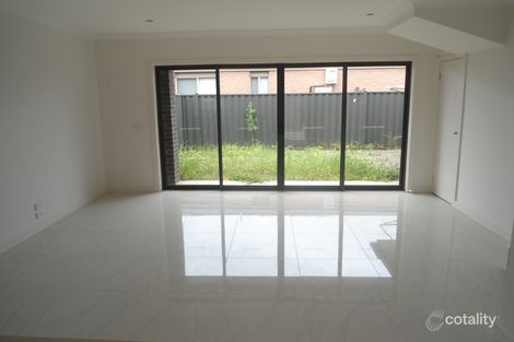 Property photo of 2/11 Loxwood Court Deer Park VIC 3023