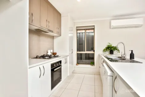 Property photo of 14 Rosewater Circuit Mount Barker SA 5251