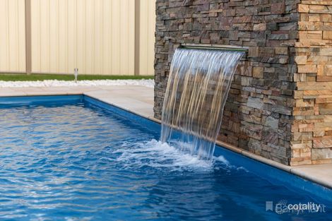 Property photo of 9 Corker Close Narre Warren VIC 3805
