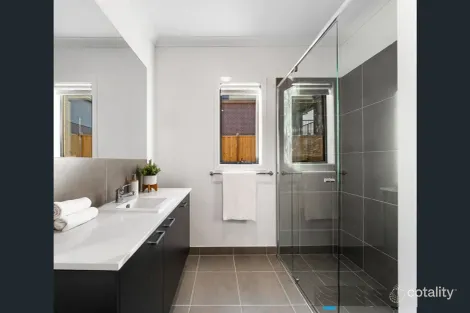 Property photo of 3 Brodribb Road Clyde North VIC 3978