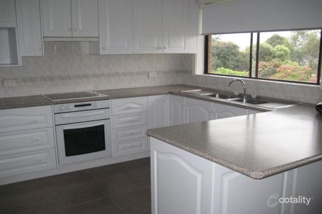 Property photo of 26 Crown Point Ridge Chirnside Park VIC 3116