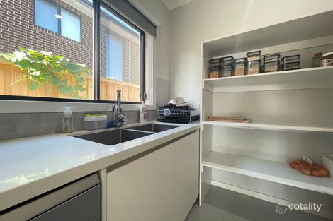 Property photo of 16 Midollo Avenue Tarneit VIC 3029