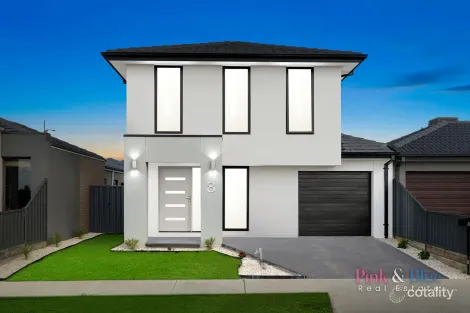 Property photo of 8 Glenmore Parkway Rockbank VIC 3335