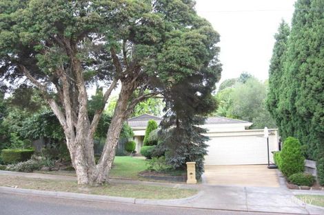 8 Roseland Gr, Doncaster, VIC 3108