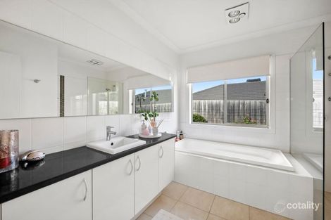 Property photo of 6 Lanner Way Doreen VIC 3754