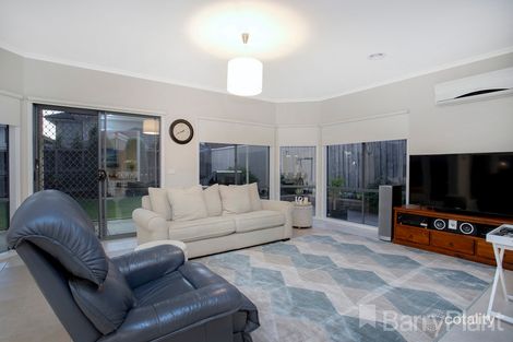 12 Cobblestone Dr, Attwood, VIC 3049