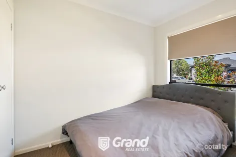 Property photo of 9 Brightstone Drive Clyde North VIC 3978