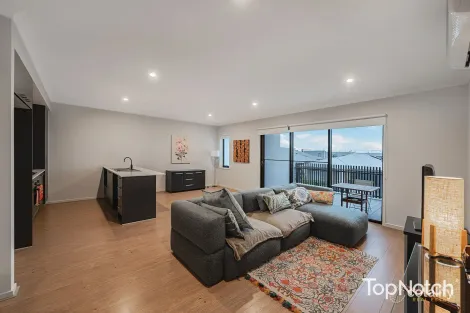 Property photo of 10 Huron Road Craigieburn VIC 3064