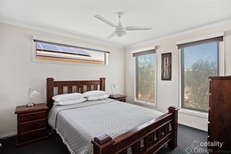 11 Castle Combe Cct, Cowes, VIC 3922