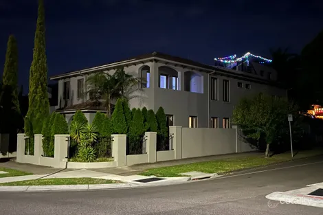 Property photo of 2 College Street Elsternwick VIC 3185