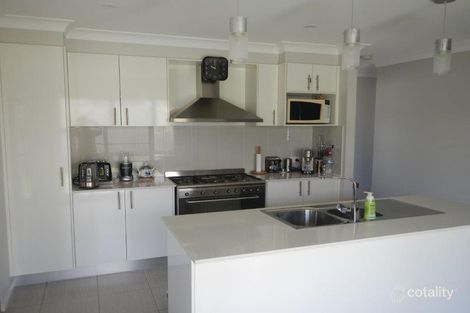 Property photo of 18 Hindmarsh Esplanade Dubbo NSW 2830