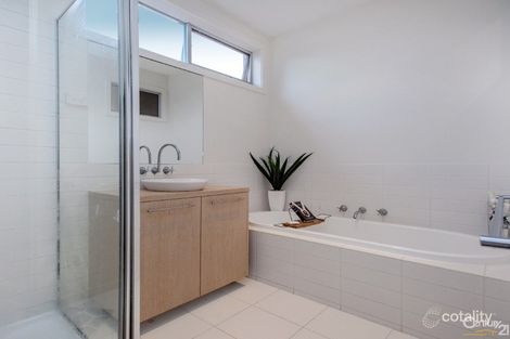 3 River Red Gr, Pakenham, VIC 3810