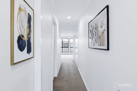 Property photo of 28 Heathwren View Werribee VIC 3030
