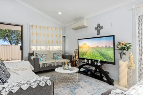 Property photo of 2 Supply Avenue Lurnea NSW 2170