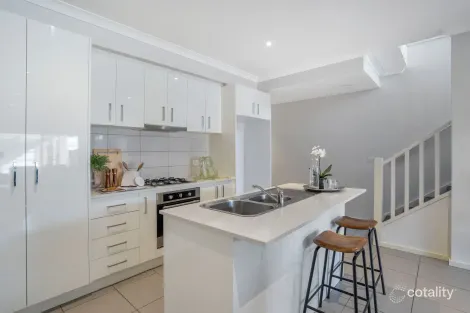Property photo of 16 Little Windrock Lane Craigieburn VIC 3064