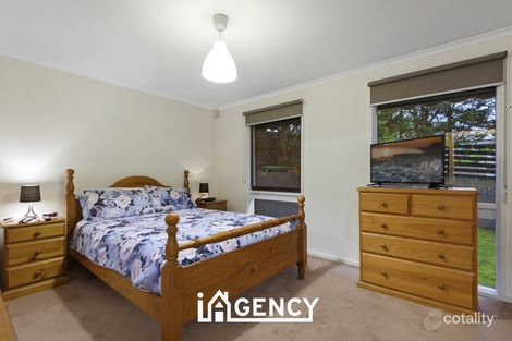 Property photo of 48 William Perry Close Endeavour Hills VIC 3802
