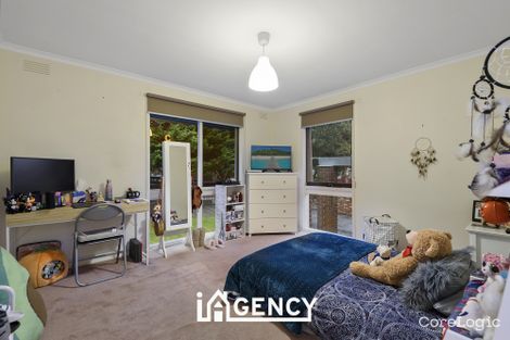 Property photo of 48 William Perry Close Endeavour Hills VIC 3802