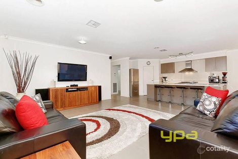 Property photo of 21 Tusmore Rise Roxburgh Park VIC 3064