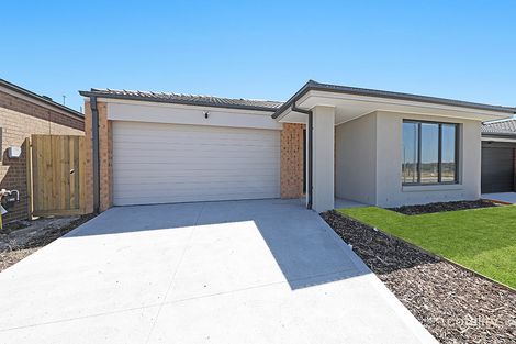 42 Foxtail Cct, Wallan, VIC 3756