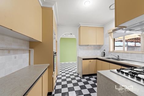 Property photo of 2 Beccles Court St Albans VIC 3021