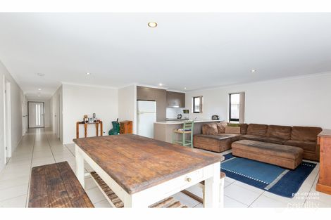 Property photo of 15 Vermont Drive Parkhurst QLD 4702