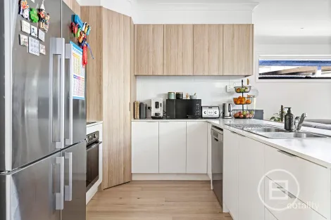 Property photo of 1/27 Alpine Grove Pascoe Vale VIC 3044