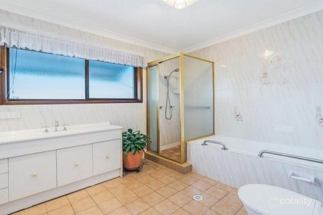 Property photo of 52 Kimbeth Crescent Albion Park Rail NSW 2527