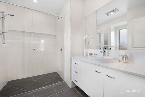 Property photo of 2/18 Cavell Street East Toowoomba QLD 4350