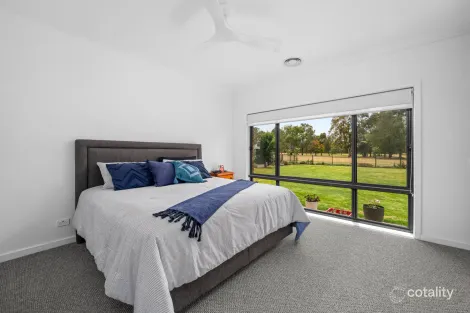 Property photo of 15 Fairway Drive Waldara VIC 3678