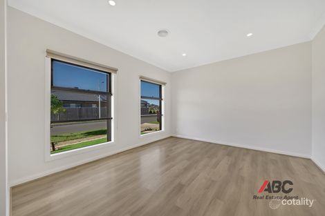 Property photo of 8 Applegate Crescent Tarneit VIC 3029