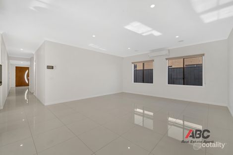 Property photo of 8 Applegate Crescent Tarneit VIC 3029