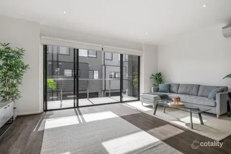 Property photo of 33 Linacre Drive Bundoora VIC 3083