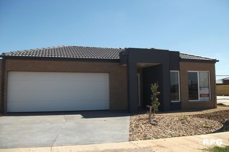 42 Barleygrass Cres, Brookfield, VIC 3338