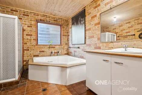 Property photo of 25 Weemala Crescent Koonawarra NSW 2530