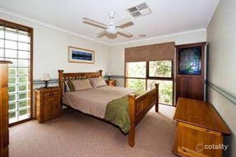 Property photo of 2 Pitura Place Eltham VIC 3095