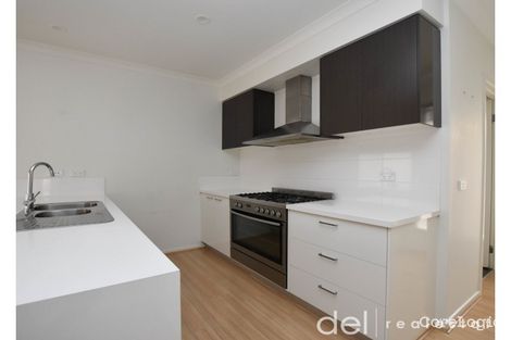 Property photo of 8 Camolina Way Clyde North VIC 3978