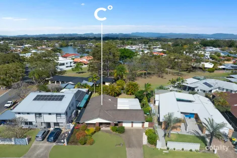 4 MAGNETIC ST, MERMAID WATERS, QLD 4218