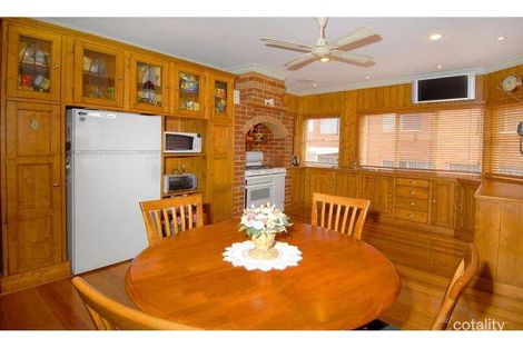 Property photo of 18 Andrea Court Taylors Lakes VIC 3038