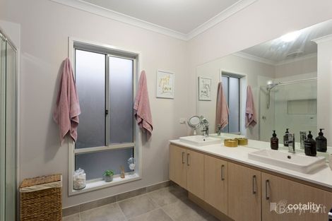 24 Meadows Dr, Officer, VIC 3809