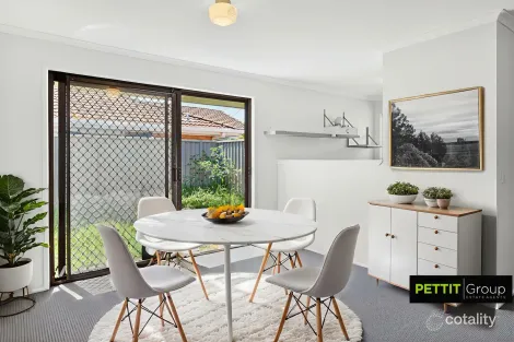 Property photo of 2/139 Central Street Labrador QLD 4215