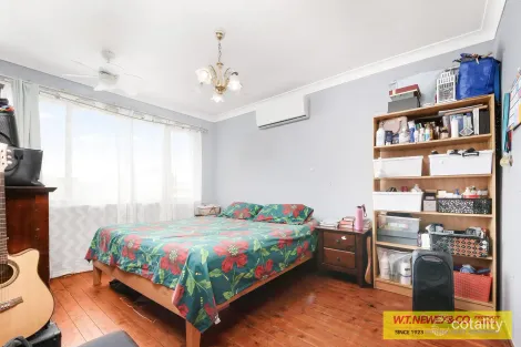 Property photo of 2 Robinson Close Lurnea NSW 2170