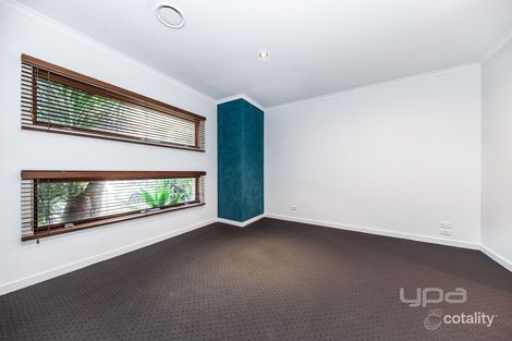 Property photo of 21 Streeton Avenue Caroline Springs VIC 3023