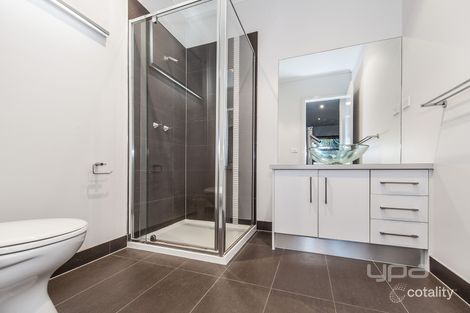 Property photo of 21 Streeton Avenue Caroline Springs VIC 3023