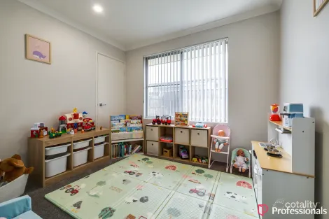 Property photo of 15 Kerang Way Ellenbrook WA 6069