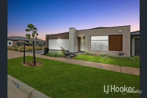 82 Adelong Bvd, Cobblebank, VIC 3338